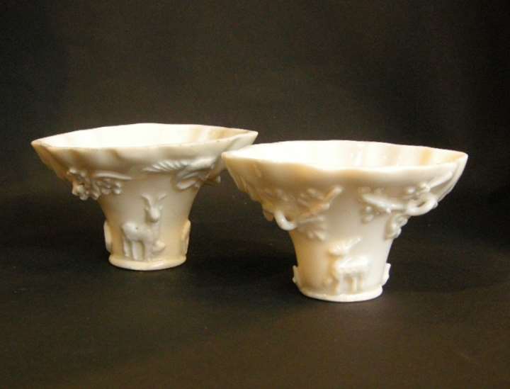 Pair of libation cups of rhinocéros horn form